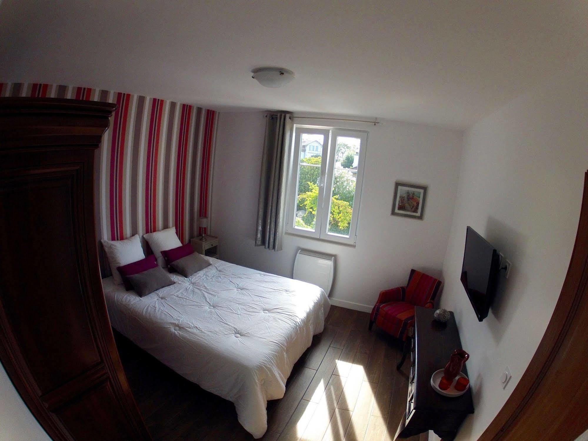 Bed and Breakfast Aux Arenes De Bayona Exterior foto